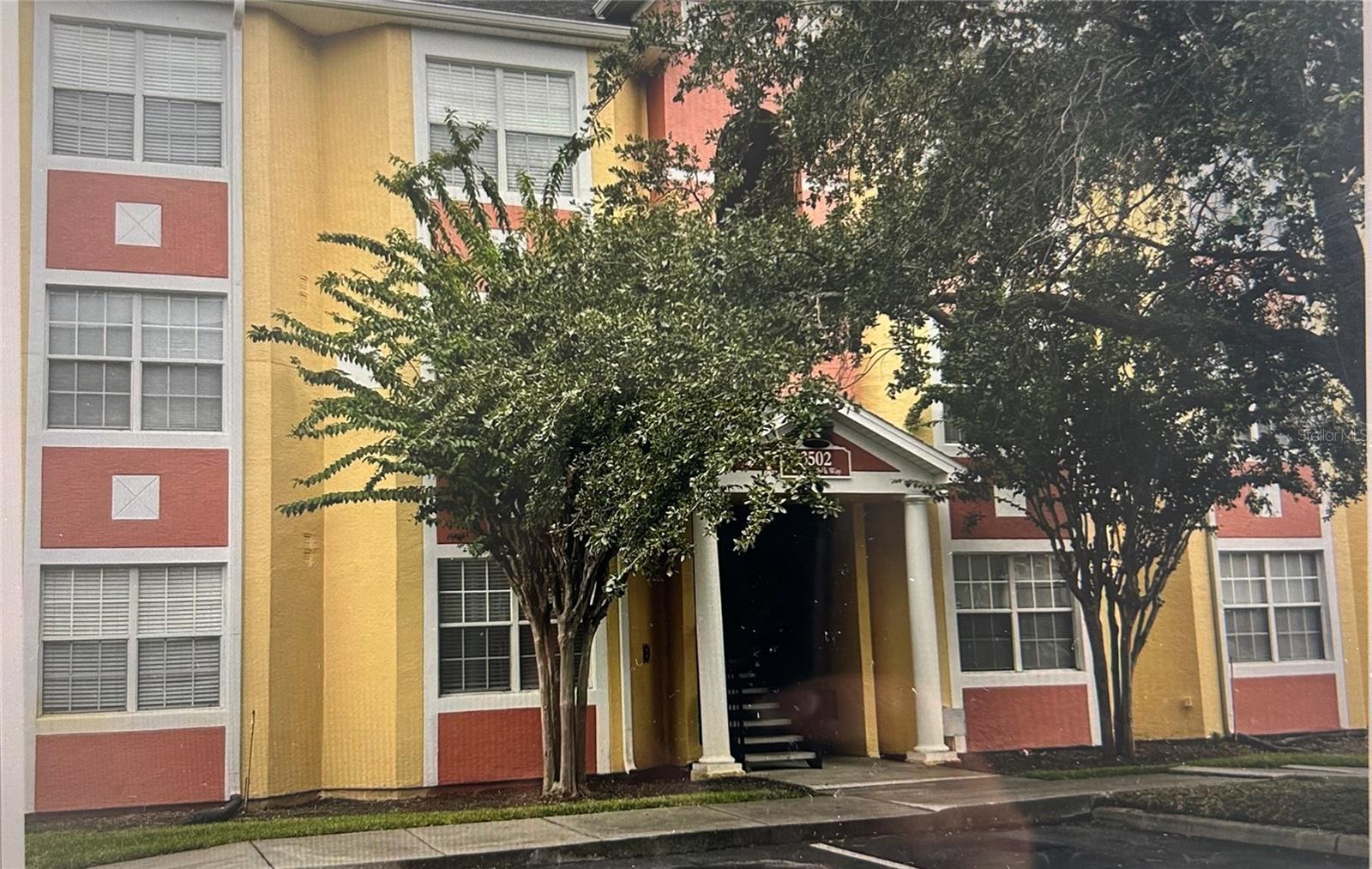 PALMS VILLA RESIDENCES - Residential Lease