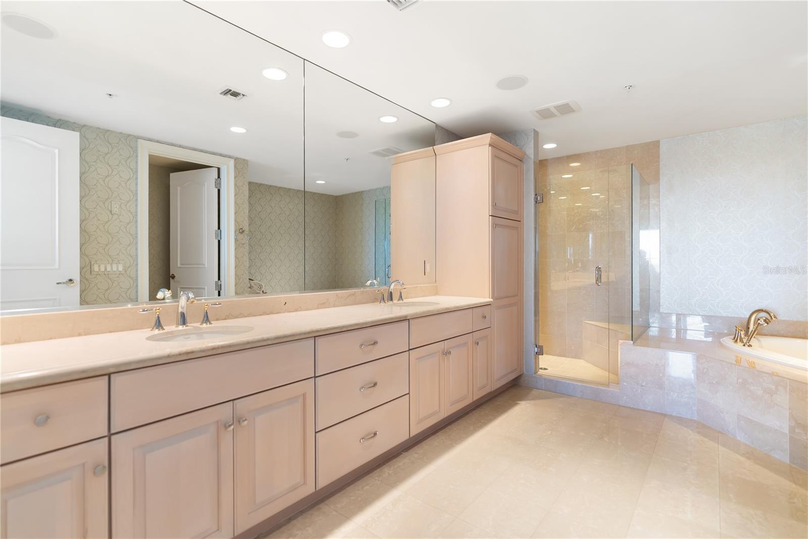 THE RESIDENCES - Residential