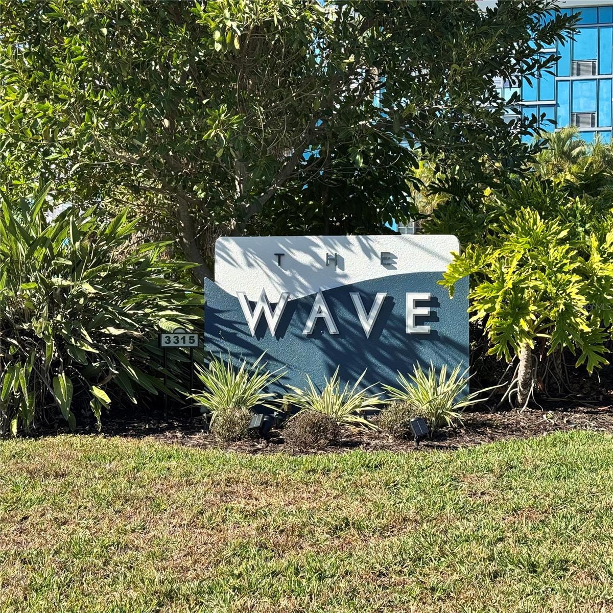 WAVE THE CONDO - Residential