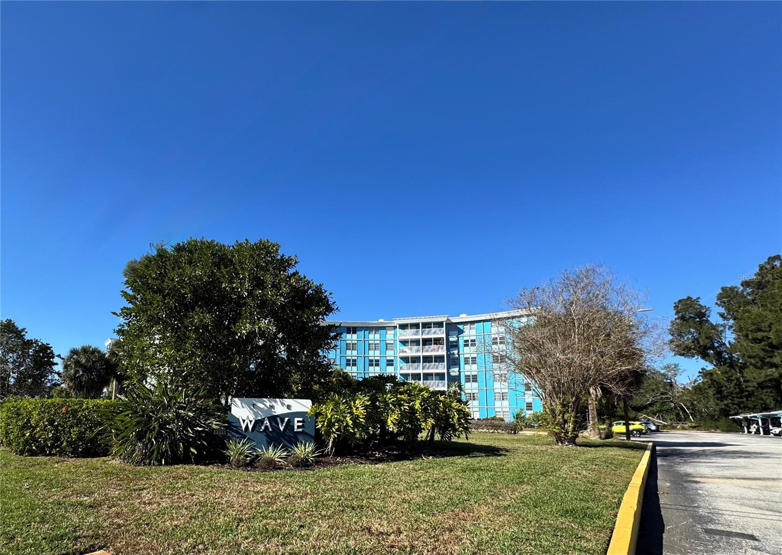 WAVE THE CONDO - Residential