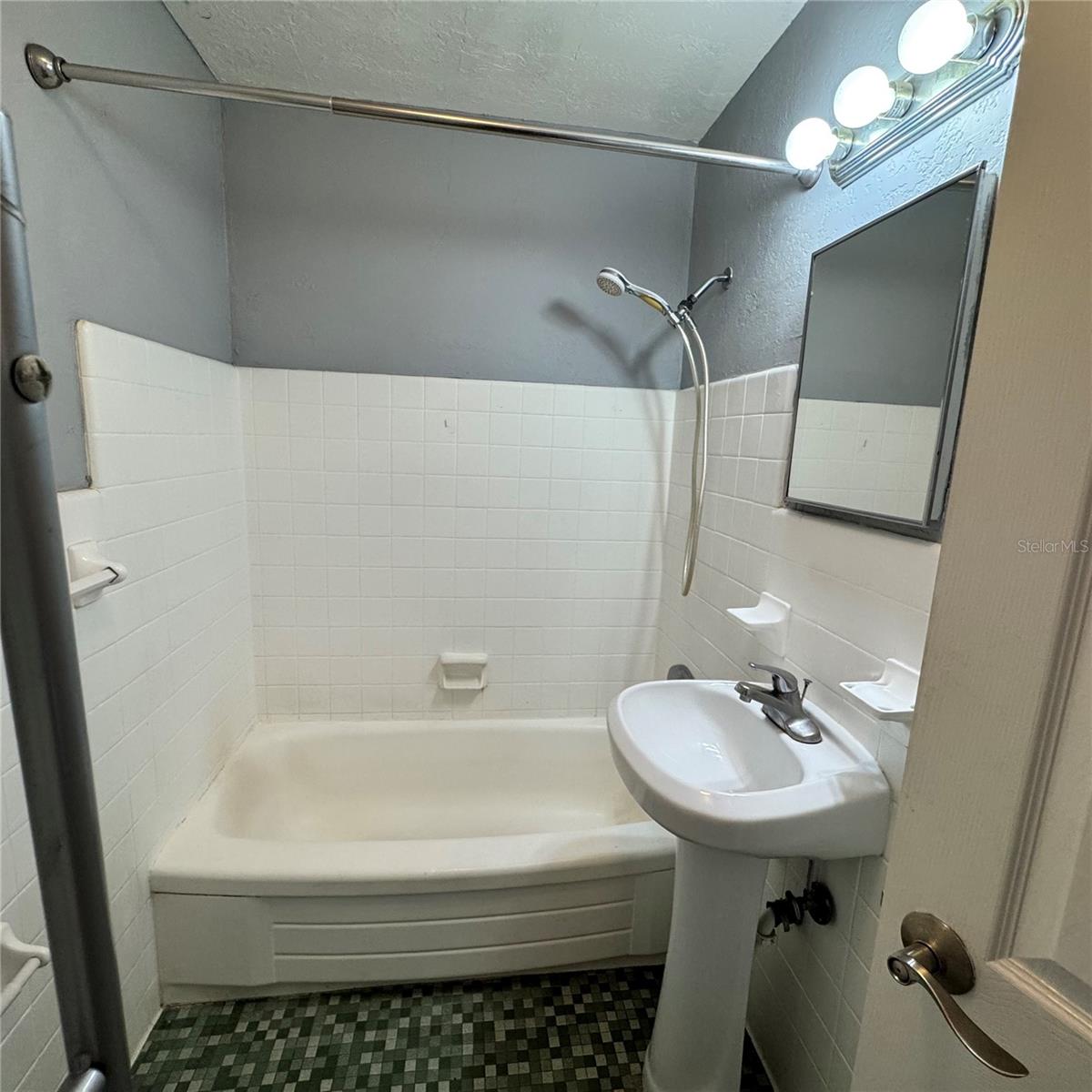 WAVE THE CONDO - Residential