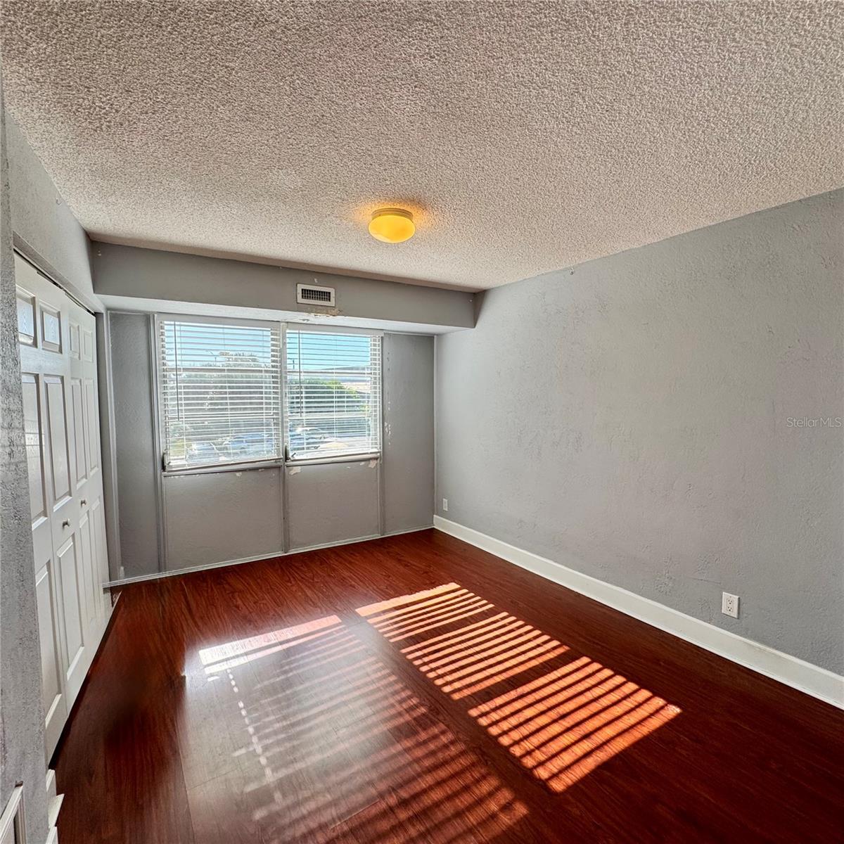 WAVE THE CONDO - Residential