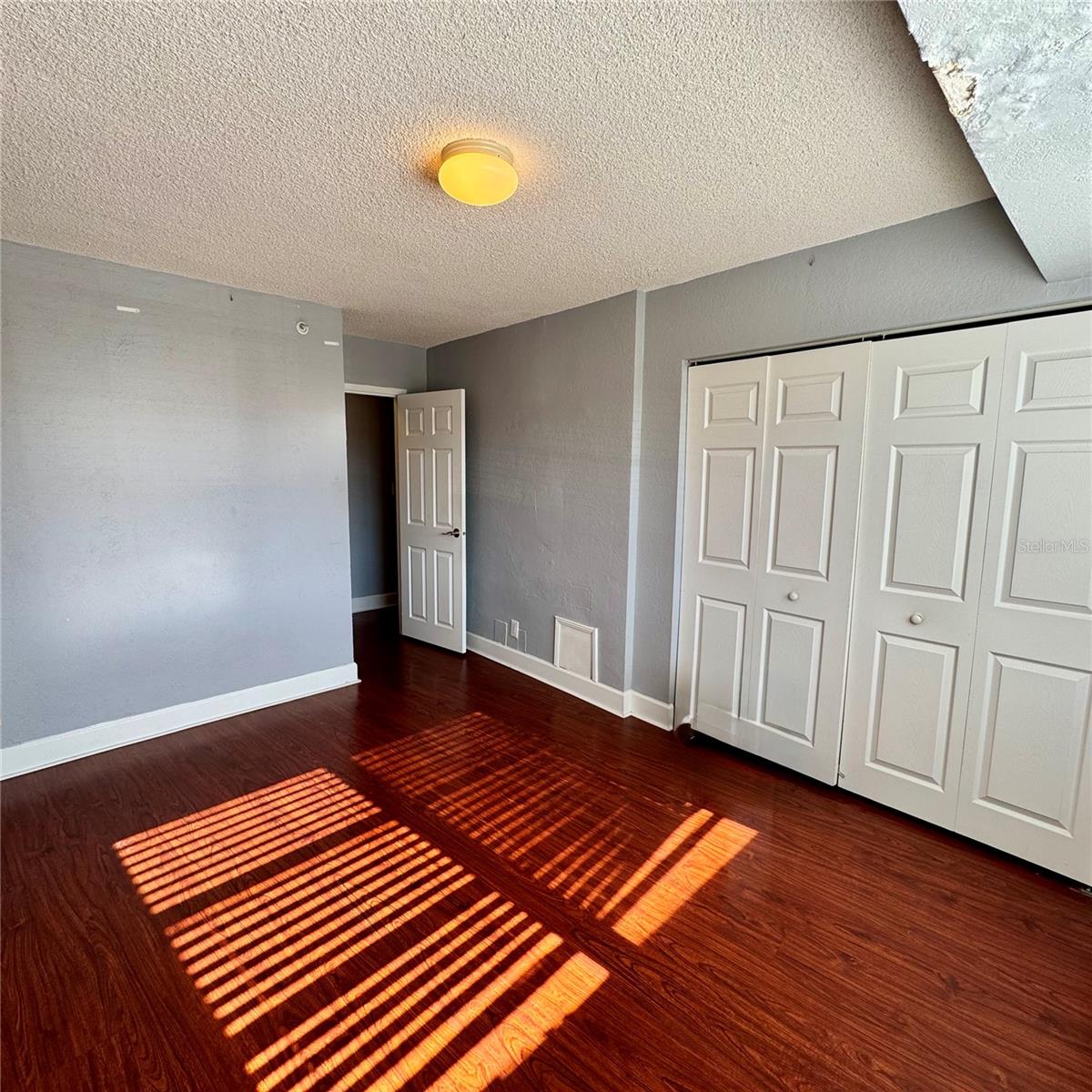 WAVE THE CONDO - Residential