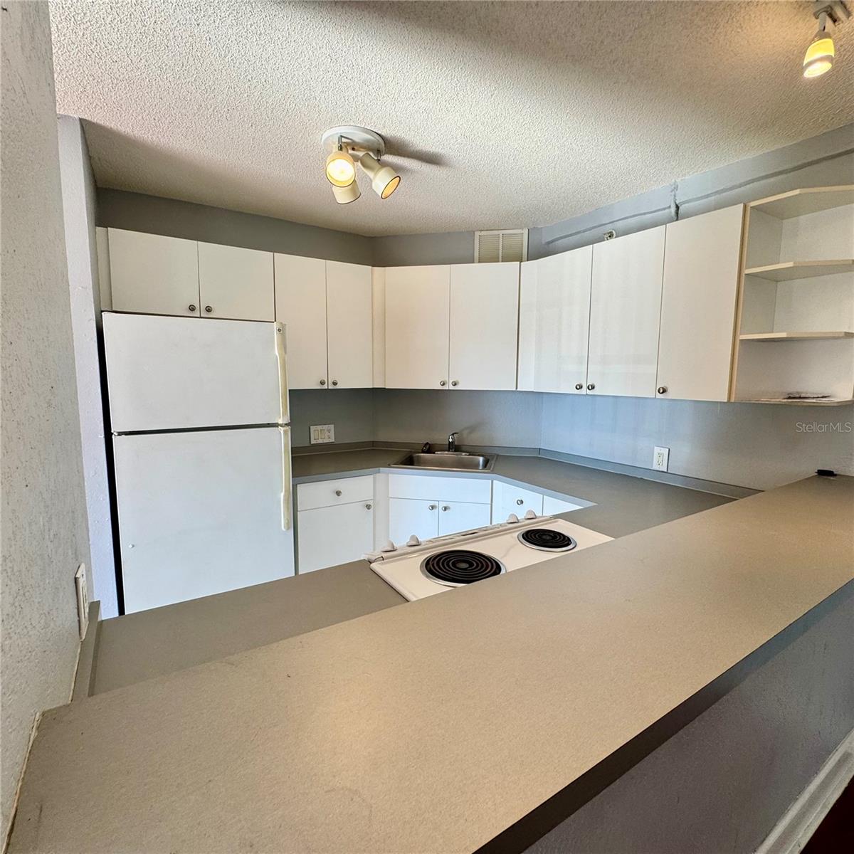 WAVE THE CONDO - Residential