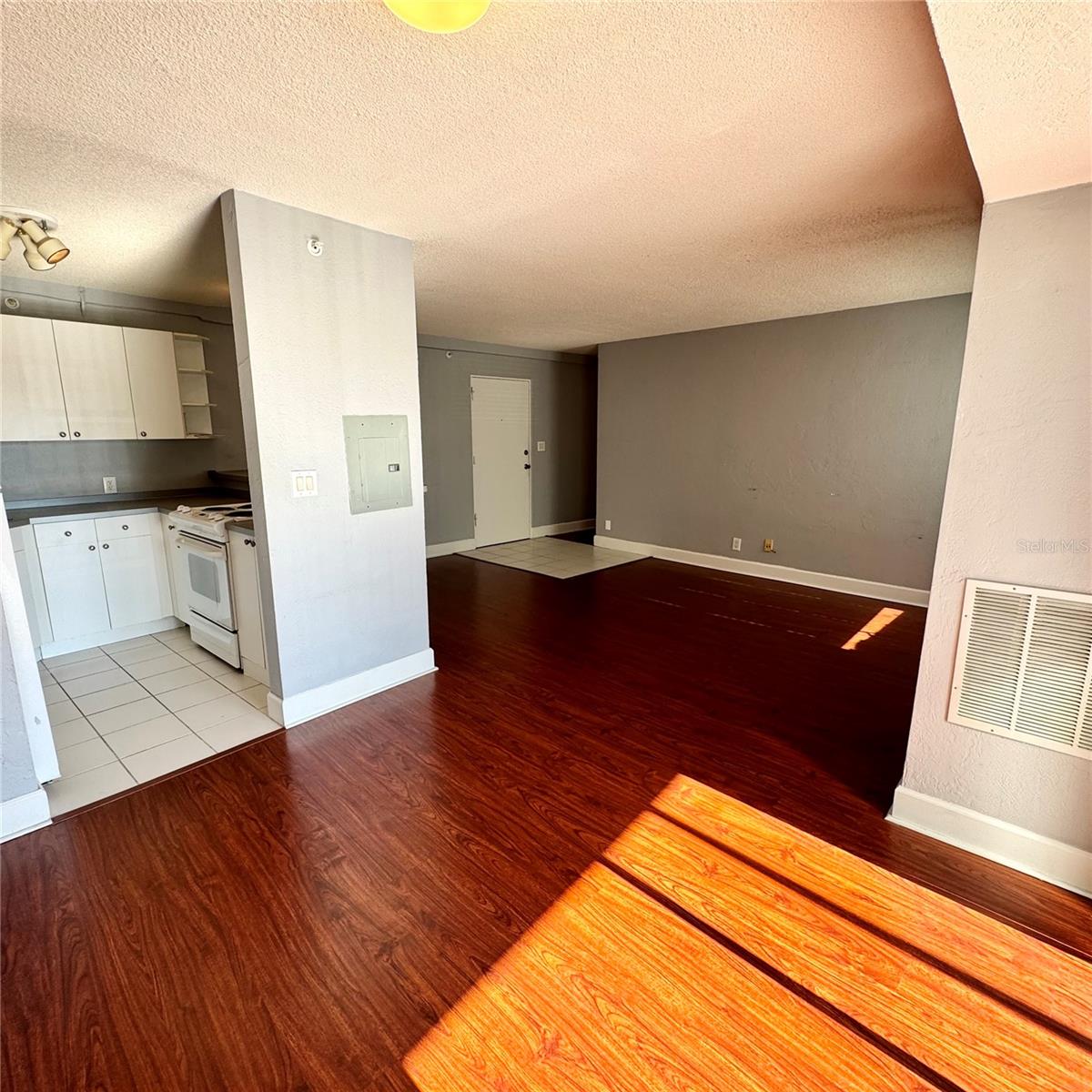 WAVE THE CONDO - Residential