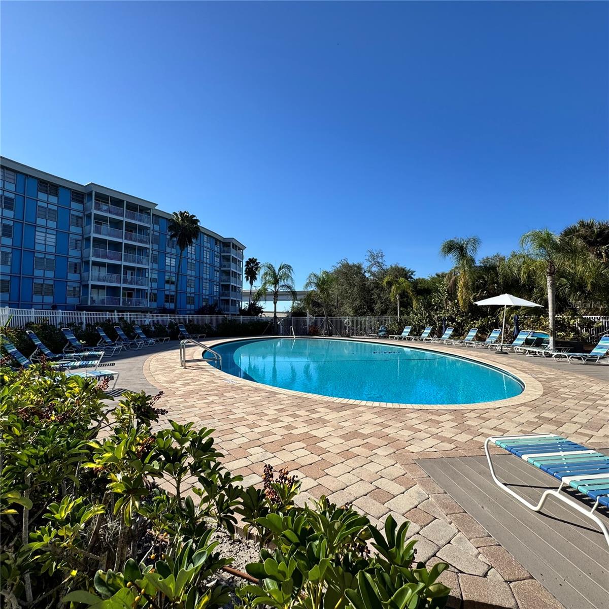 WAVE THE CONDO - Residential