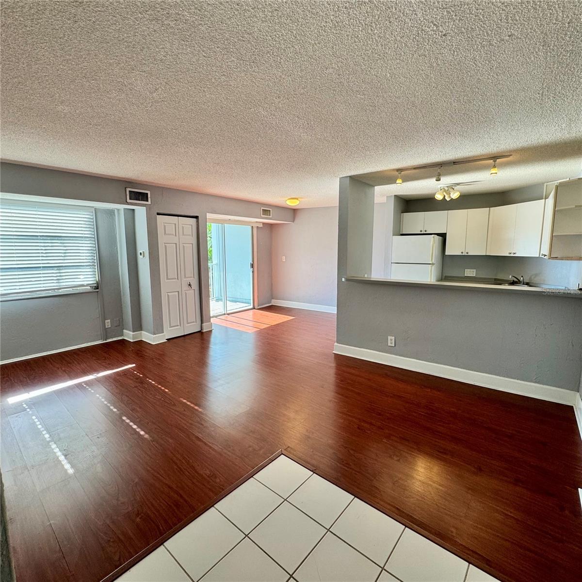 WAVE THE CONDO - Residential