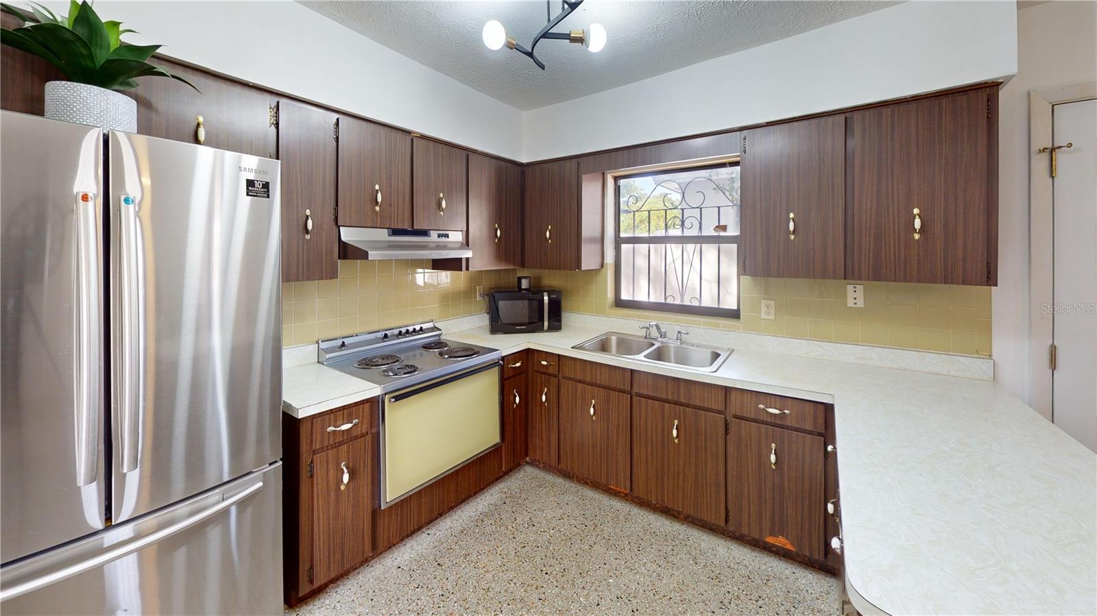 LINCOLN SUB - Residential Lease