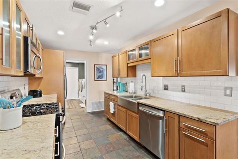 Tiny photo for 405 W Mirror Lake Drive, Fruitland Park, FL 34731 (MLS # G5108977)