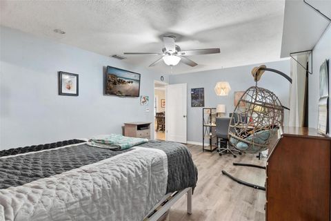Tiny photo for 405 W Mirror Lake Drive, Fruitland Park, FL 34731 (MLS # G5108977)