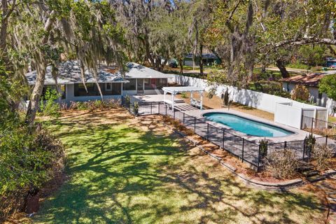 Tiny photo for 405 W Mirror Lake Drive, Fruitland Park, FL 34731 (MLS # G5108977)