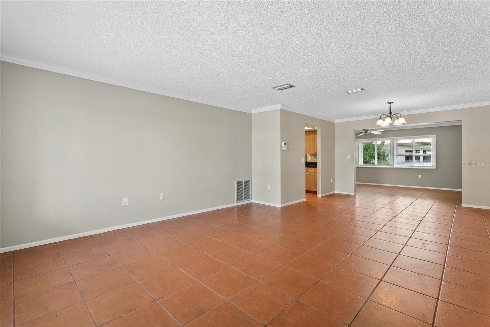 1507 N KNOLLWOOD DRIVE