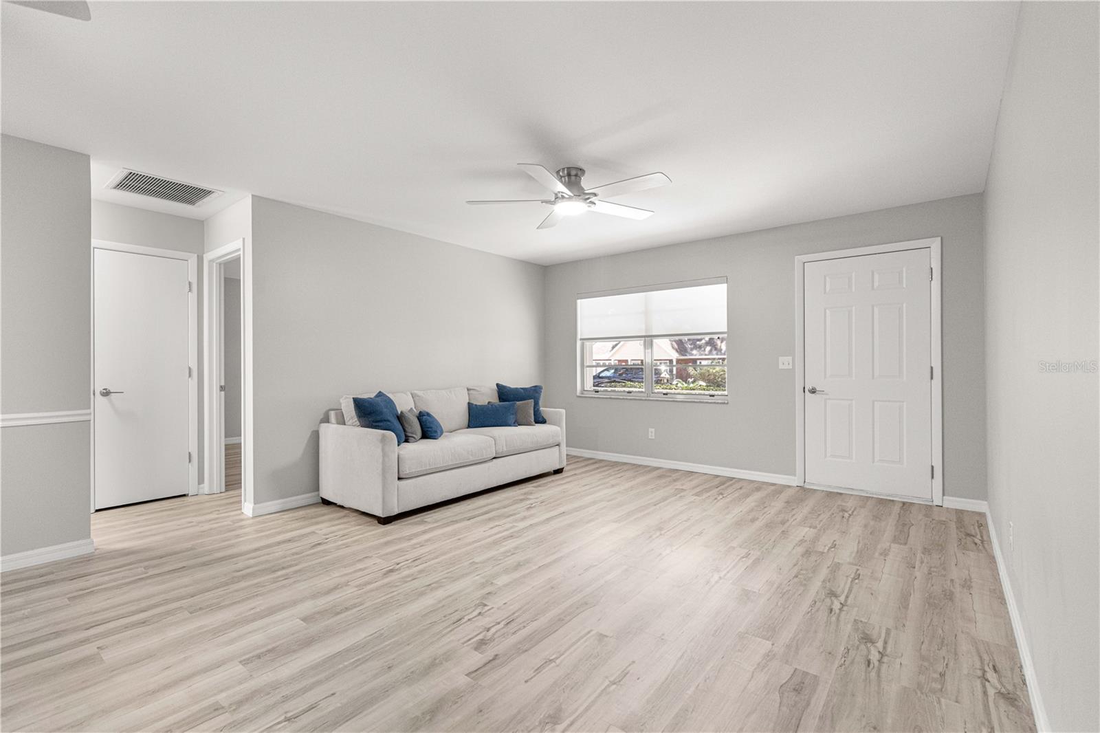 ON TOP OF THE WORLD - Residential