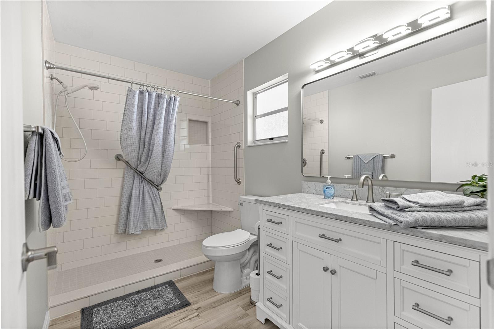 ON TOP OF THE WORLD - Residential