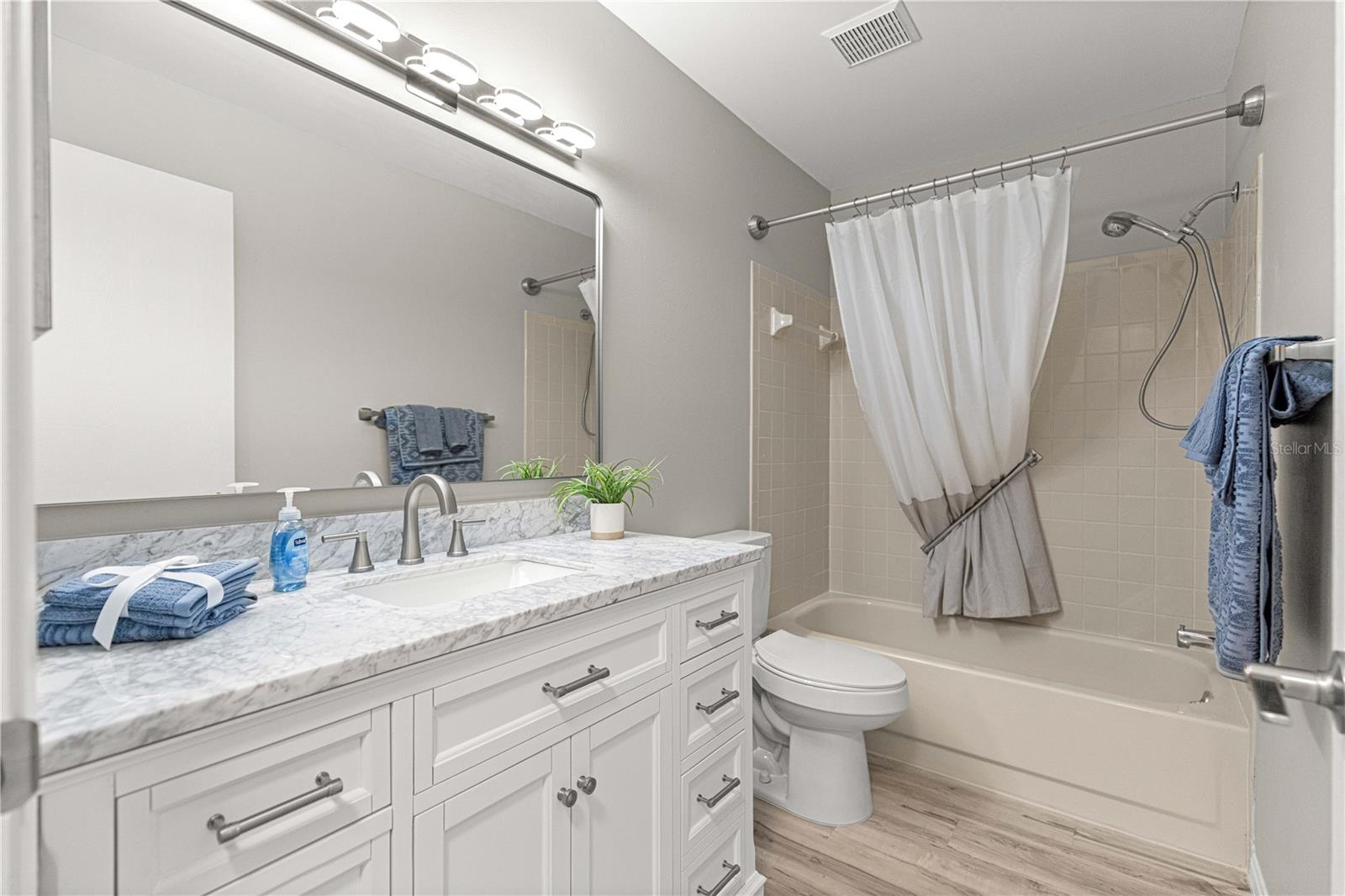 ON TOP OF THE WORLD - Residential