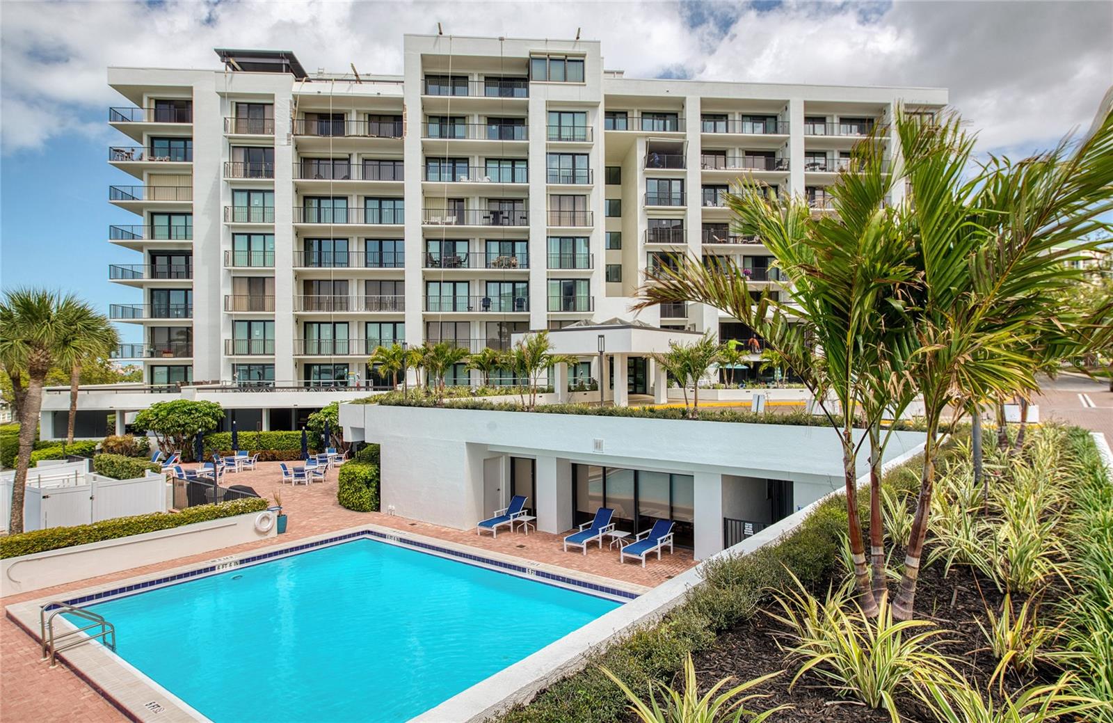 8 BELLEVIEW BOULEVARD 702