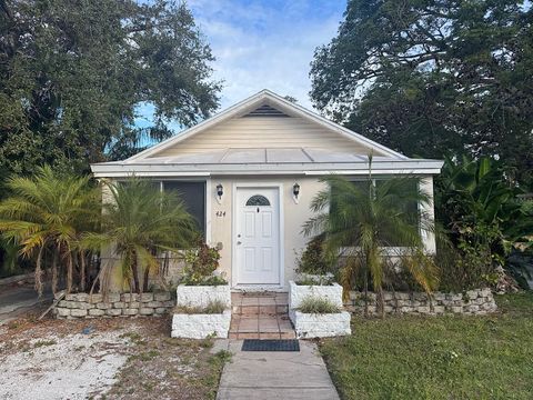 424 WILDWOOD WAY BELLEAIR FL 33756