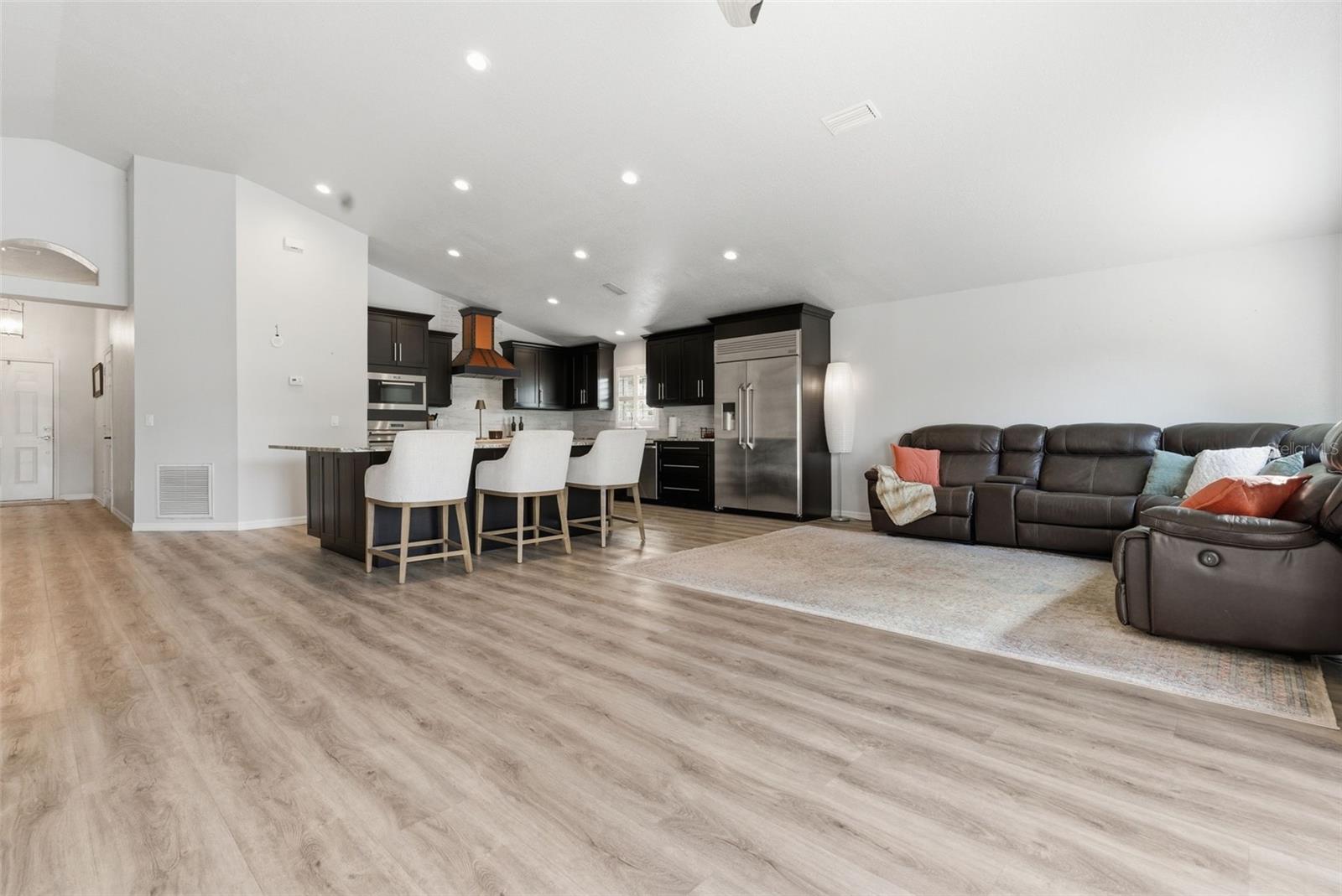 LAKE PADGETT ESTATES EAST - Residential