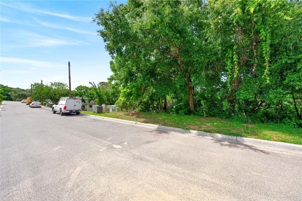 Photo of E Minneola Avenue, Clermont, FL 34711 (MLS # O6403225)