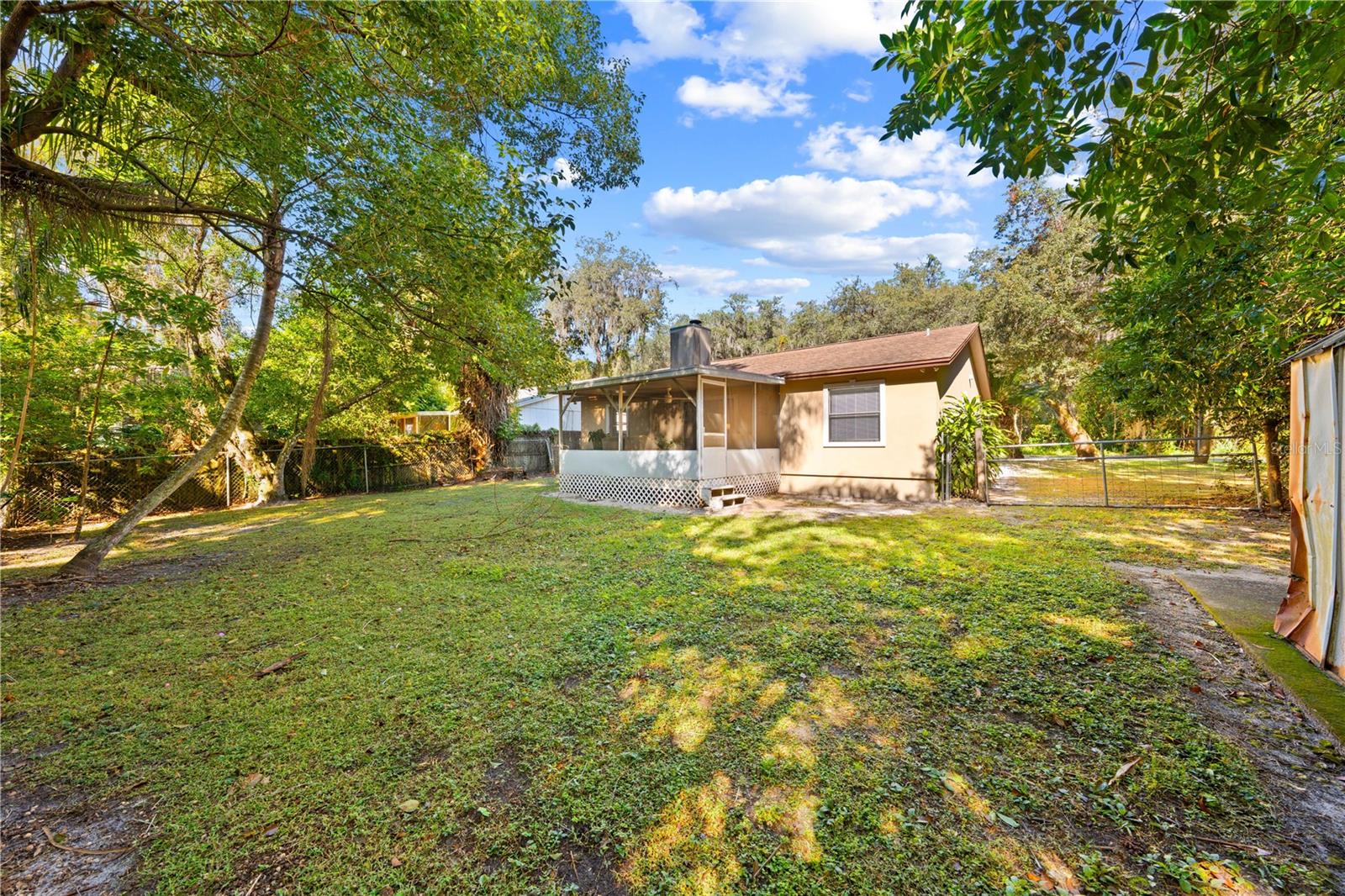 LA JUNE PARK - Residential