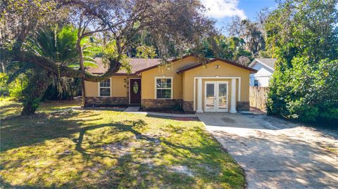 Photo of 8 Wood Street, Oviedo, FL 32765 (MLS # O6362019)