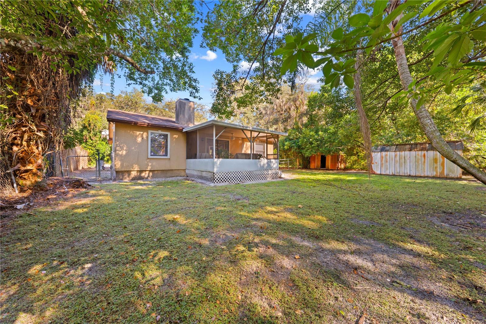 LA JUNE PARK - Residential