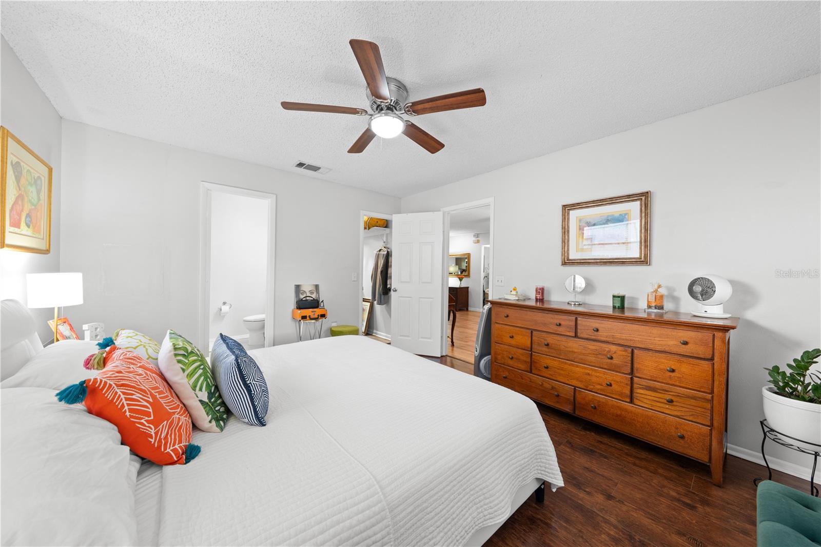 LA JUNE PARK - Residential