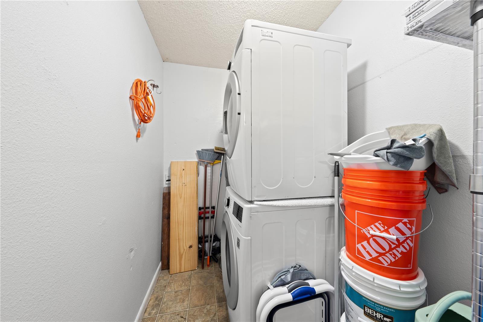 LA JUNE PARK - Residential