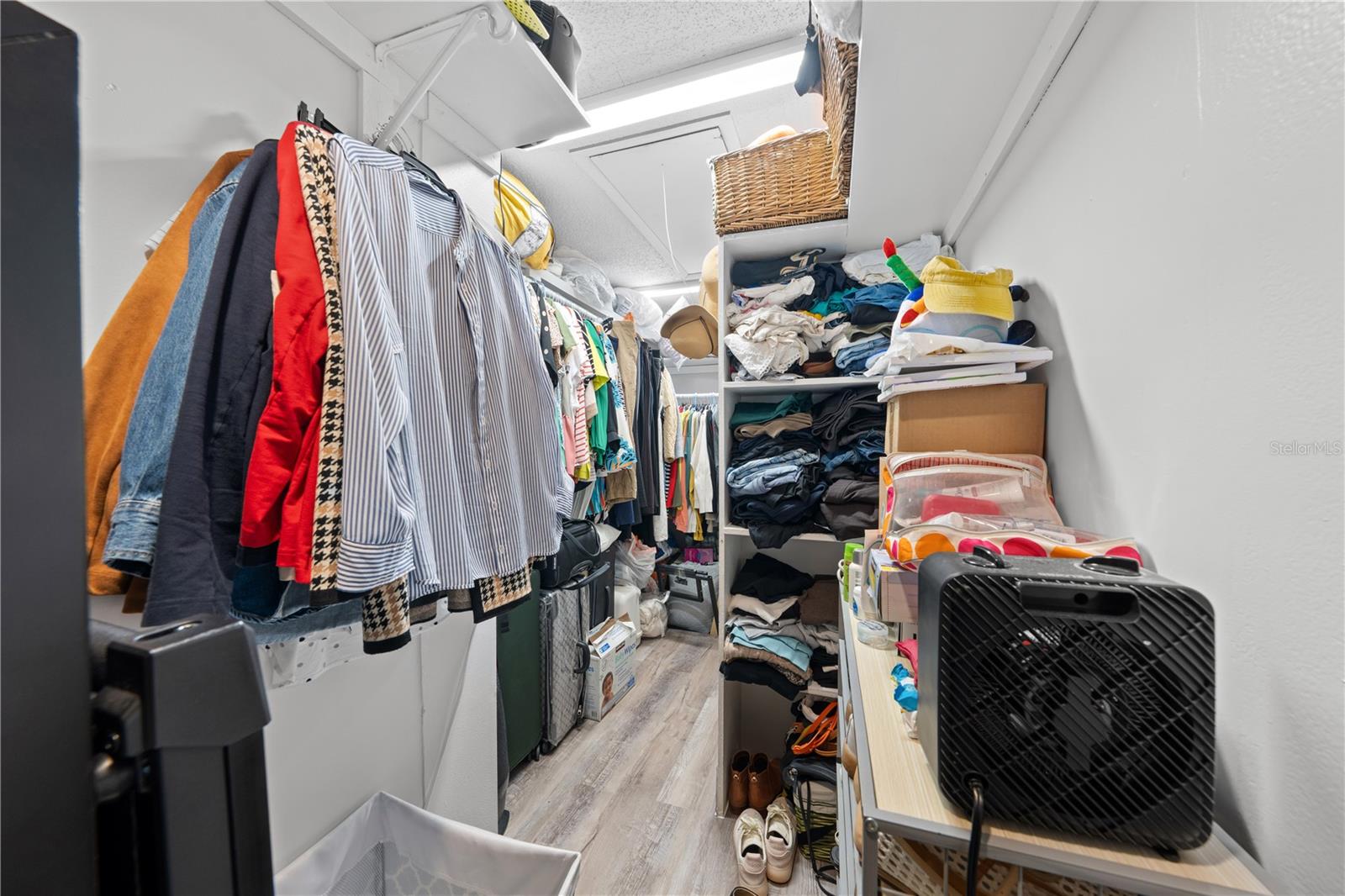 LA JUNE PARK - Residential