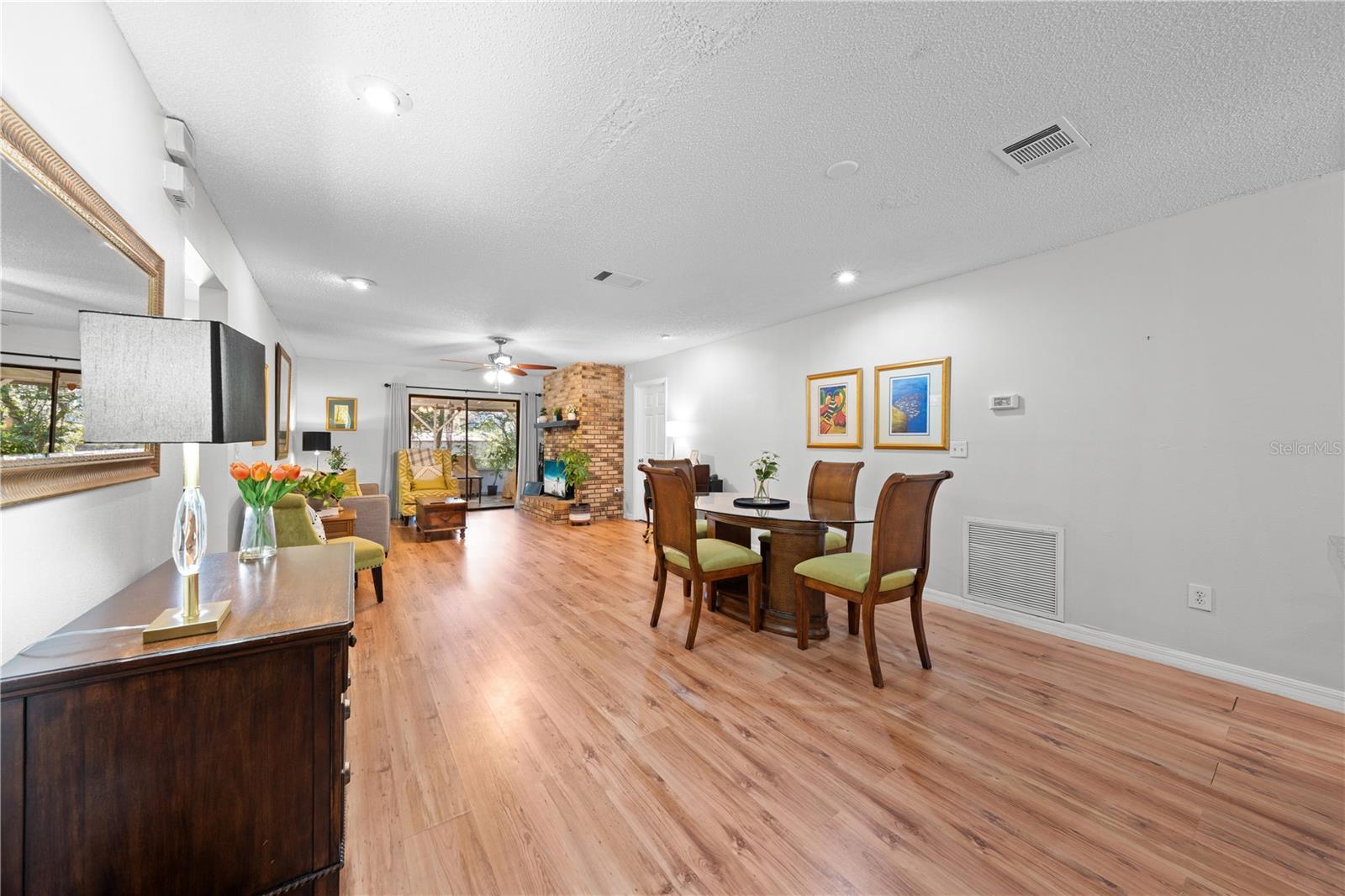 LA JUNE PARK - Residential