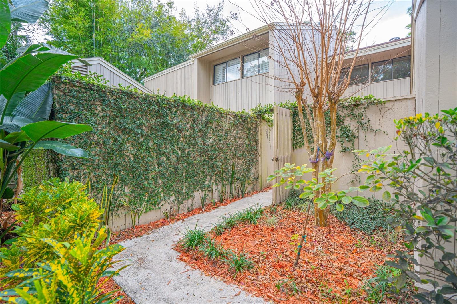 100 HIDDEN OAK DRIVE