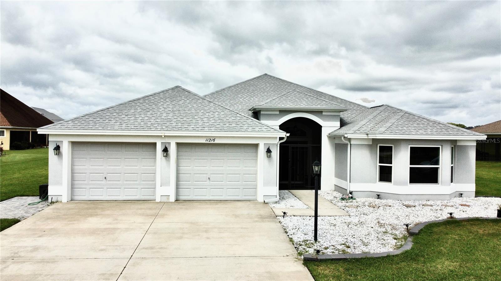 Welcome to 11216 Roz Way, a beautifully maintained home that offers modern comfort in the vibrant Oxford neighborhood. This home is ideal for those seeking convenience, a desirable lifestyle, and easy accessibility. Just minutes from The Villages® shopping, dining, and entertainment, plus easy access to US-301 and I-75, you’ll find everything you need close at hand. Inside, enjoy a bright and functional floor plan with spacious living areas perfect for today’s lifestyle. Step outside to a welcoming neighborhood where residents appreciate nearby parks, retail centers, and recreational amenities—a community designed for active living and everyday convenience.
Whether you’re looking for a primary residence or a Florida retreat, this property combines location, comfort, and value. Don’t miss the opportunity to make it yours!