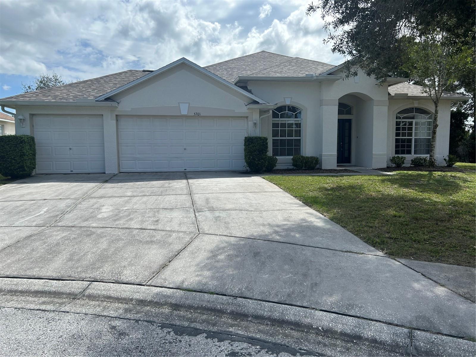 Casas a venda 2 - Jen Dantas 5701 BRACKENWOOD DRIVE