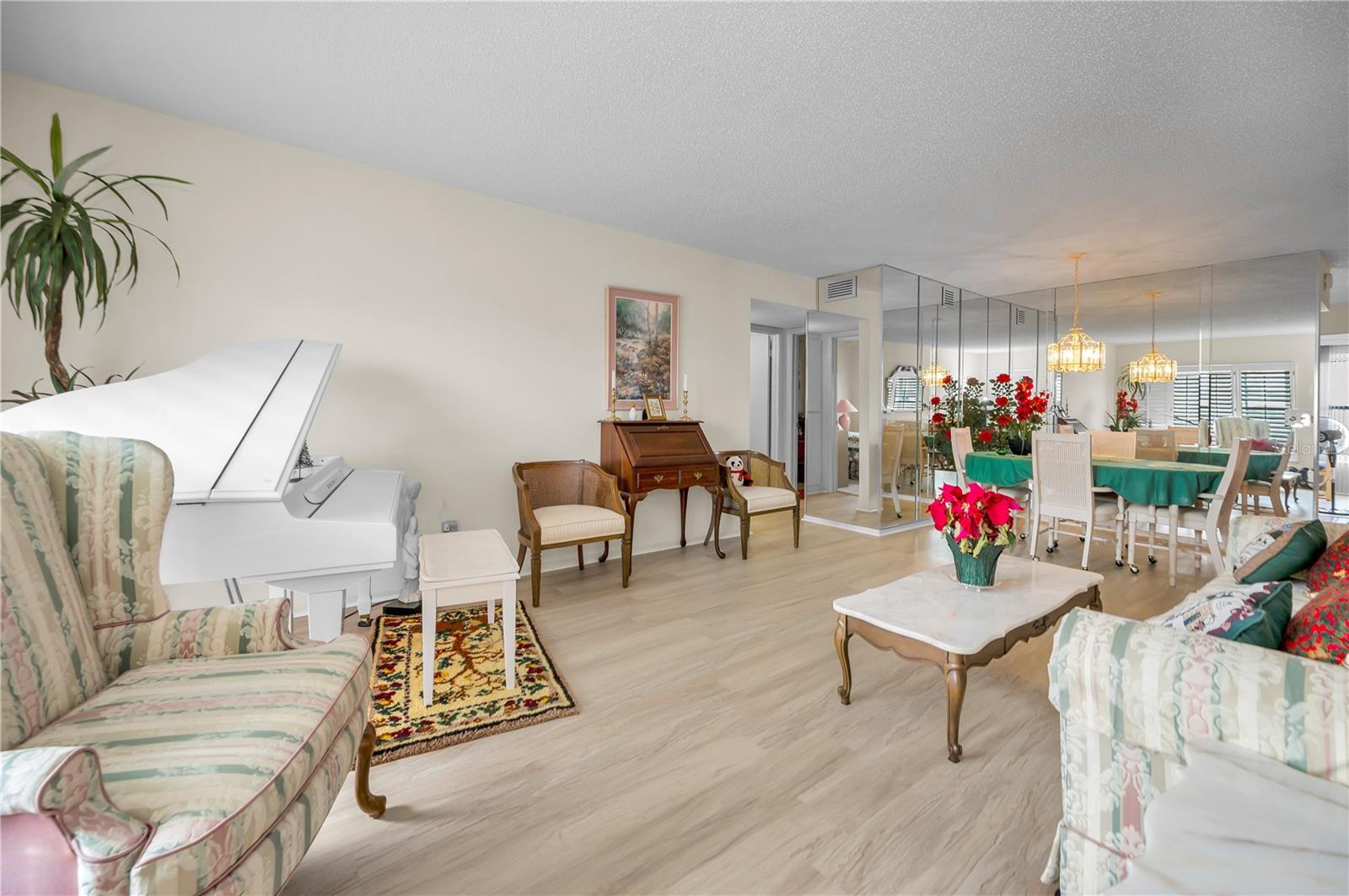 ON TOP OF THE WORLD - Residential