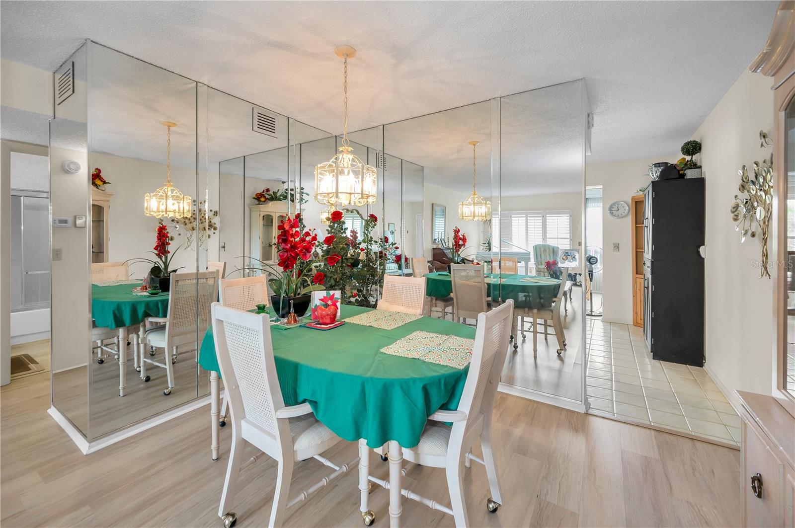 ON TOP OF THE WORLD - Residential