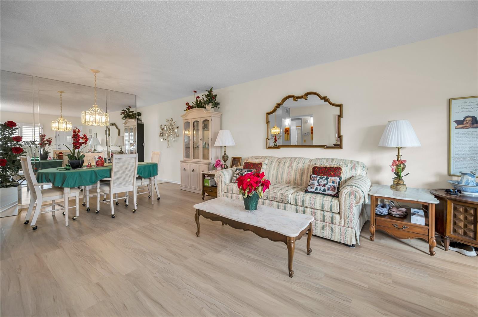 ON TOP OF THE WORLD - Residential