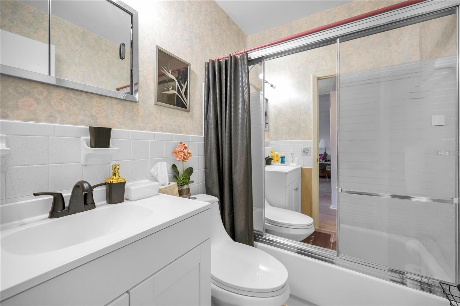 ON TOP OF THE WORLD - Residential