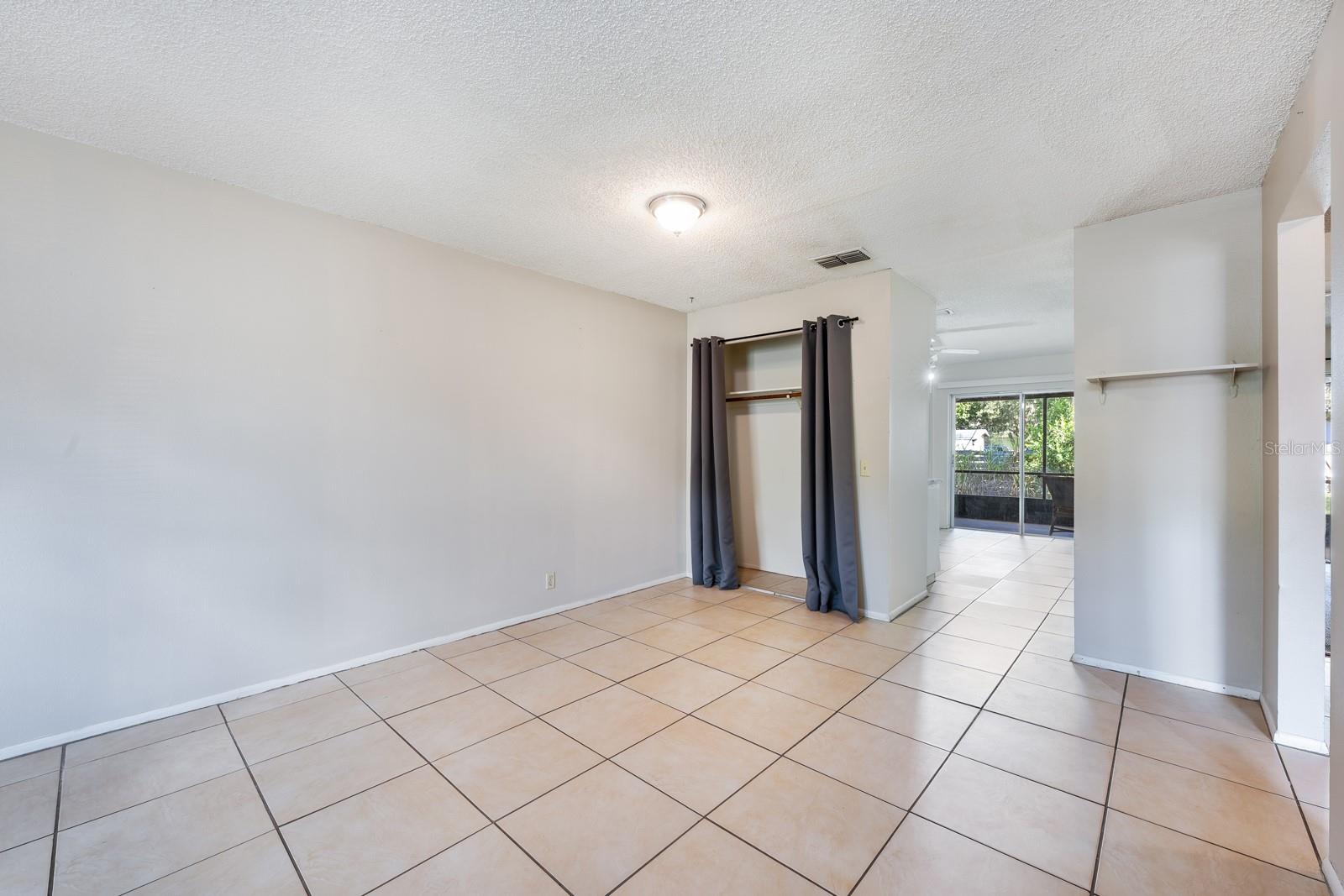 LAKE FOX SHORES - Residential Income