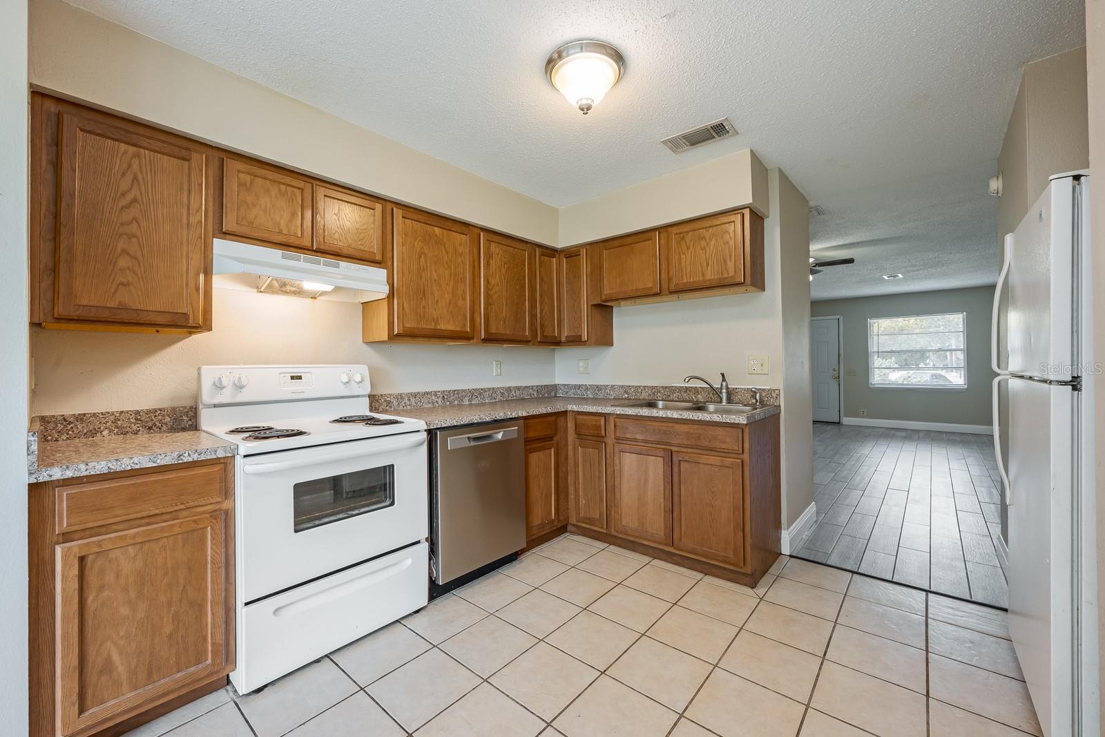 LAKE FOX SHORES - Residential Income