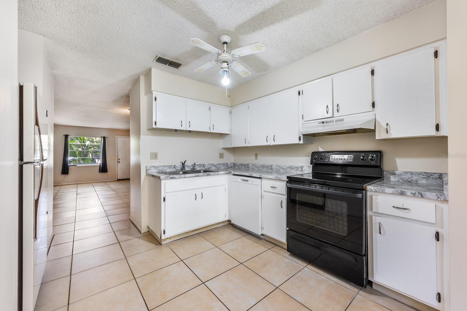 LAKE FOX SHORES - Residential Income