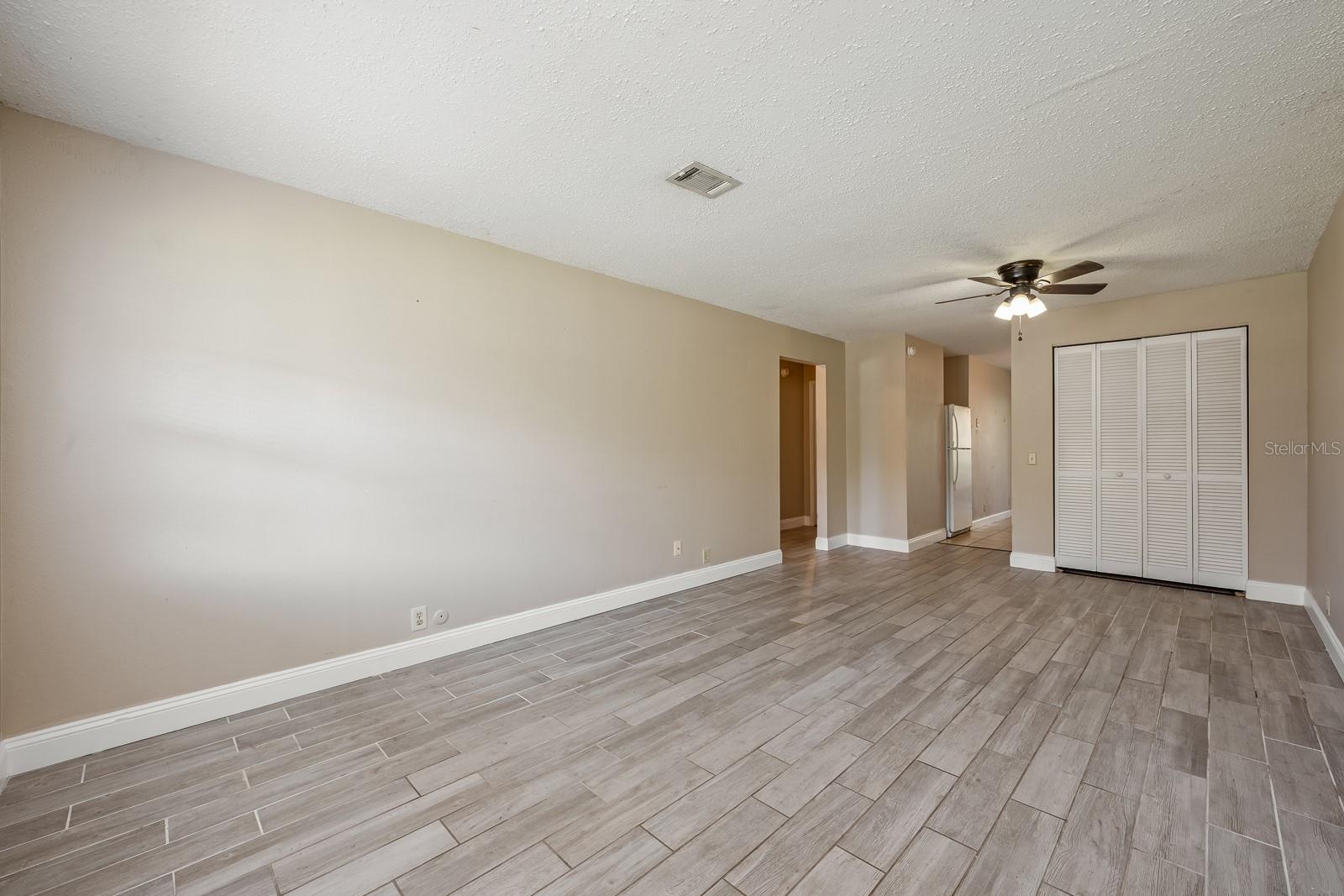 LAKE FOX SHORES - Residential Income