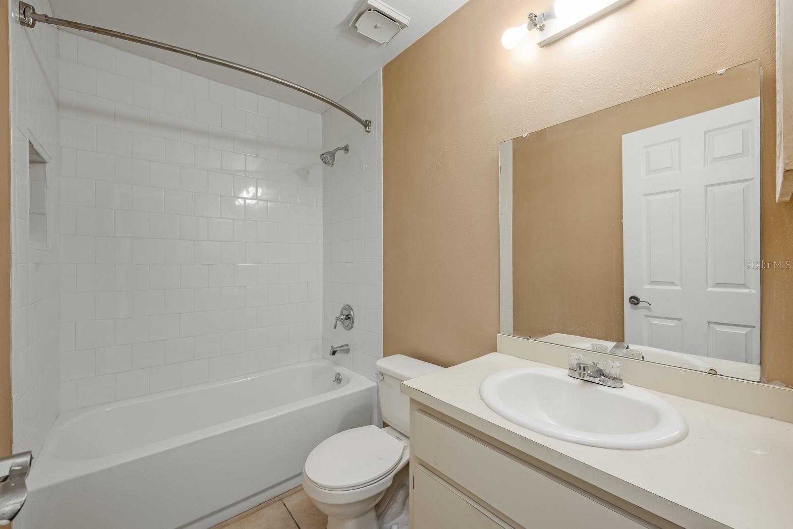 LAKE FOX SHORES - Residential Income