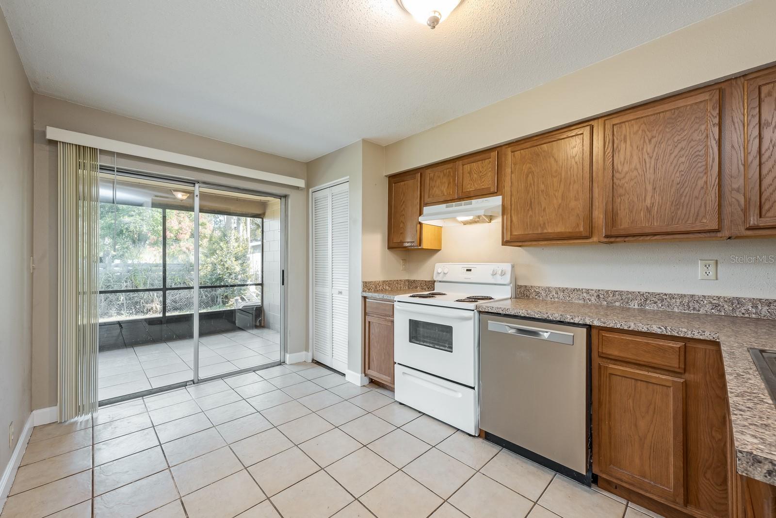 LAKE FOX SHORES - Residential Income