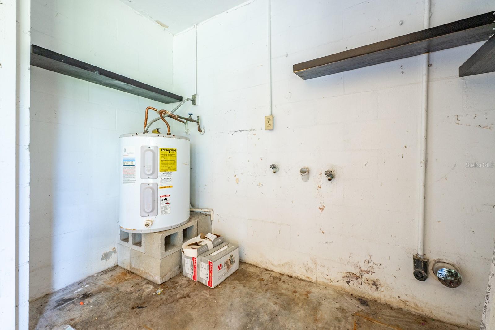 LAKE FOX SHORES - Residential Income