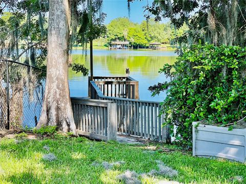 A home in WINTER HAVEN