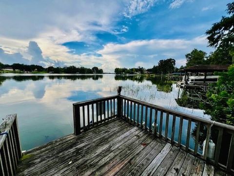 A home in WINTER HAVEN