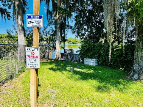 A home in WINTER HAVEN