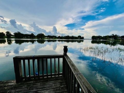 A home in WINTER HAVEN