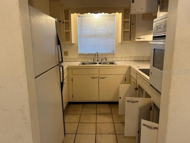 KELLHURST REP - Residential Lease