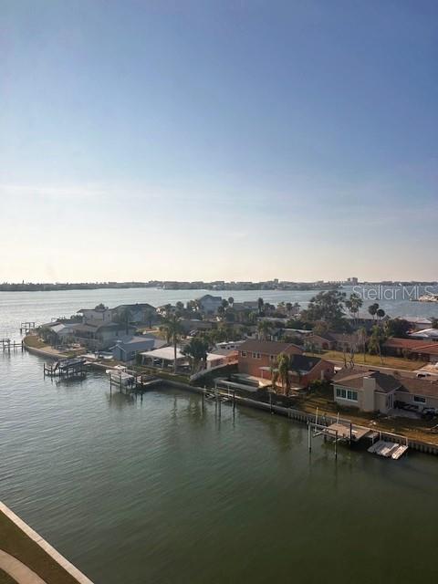 COLUMBIA TOWERS - Residential